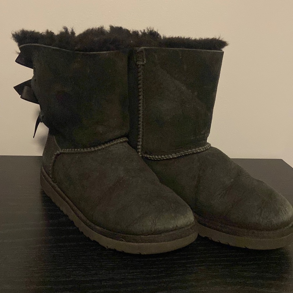 Girl’s UGG Bailey bow boots size 4